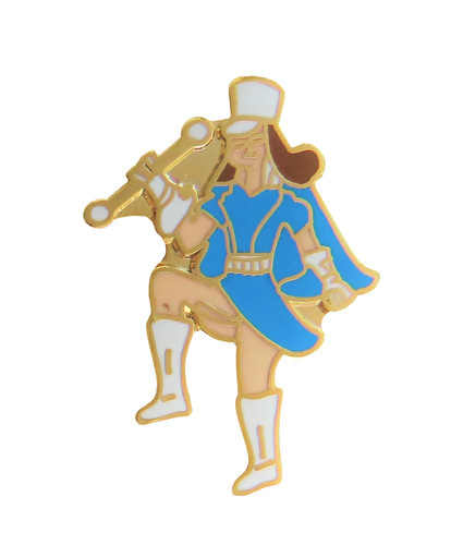 Badge épingle bleu clair