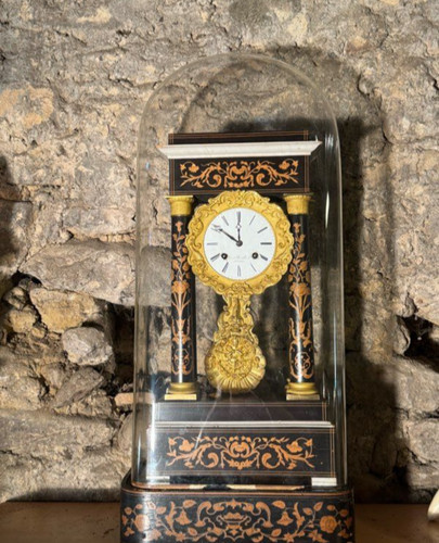 Pendule ancienne portique sous