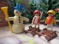 Enfants avec luge bonhomme - luge,