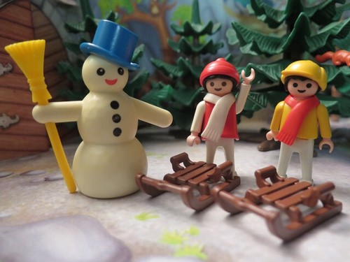 Enfants avec luge bonhomme - enfants,