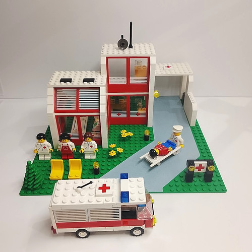 Lego 6380 emergency treatment - lego,