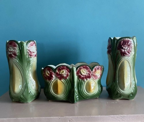 Une jardiniere vases - une,