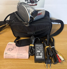 Caméscope compact Sony SteadyShot DCR-DVD105 Camera Video 6.8MP Lecteur mini DVD