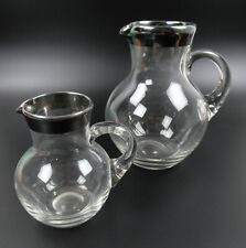 2 pichets en verre avec