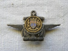 INSIGNE MARINE PORTE AVIONS ARROMANCHES SANS N° SANS FABRICANT BEL ETAT