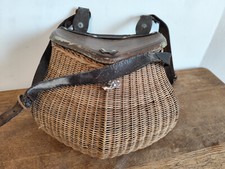 ancienne besace panier de peche osier et bois