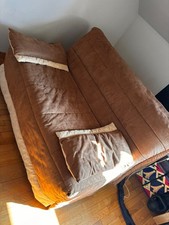 canapé convertible 2 places BZ couleur marron et beige en très bon état