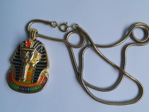Chaine pendentif tete - tete, de