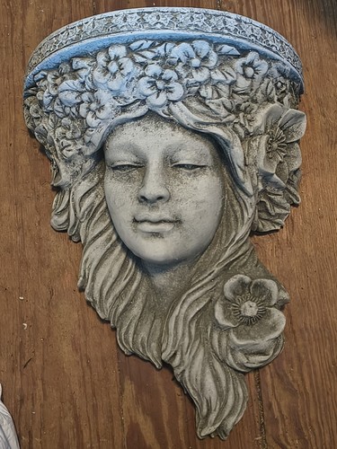 Sellette murale femme - femme, fleurie