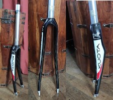 Fourche carbone 700 C Kuota , pivot aluminium 1" 1/8 (28.6 mm) 26 cm sans filet