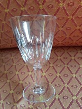 7 Verres  en cristal de Baccarat signés et une flûte à Champagne    même modèle 
