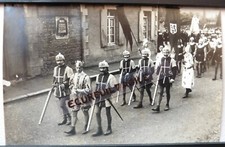 PHOTO PRESSE défilé costumé Moyen Age soldats lieu à déterminer Q51