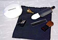 CHANEL LOT DE 5 ACCESSOIRES DE MAQUILLAGE DANS LEUR POCHETTE CHANEL TISSU NOIR