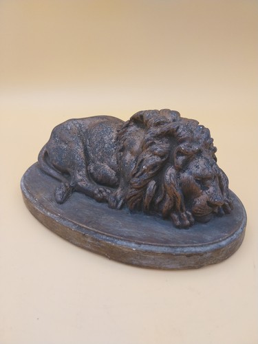 Sculpture lion couché - , en