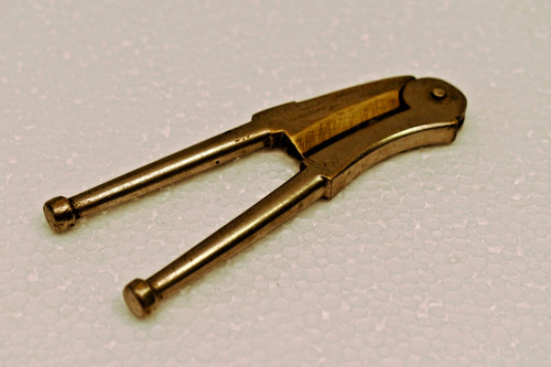 Casse noix laiton acier - casse-noix,