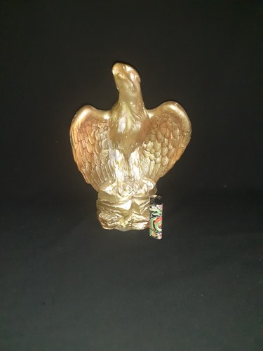 Aigle royale sur son tertre - royale,