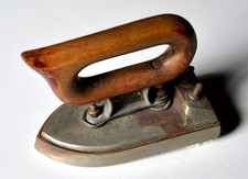 Ancien fer à repasser Calor