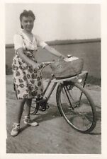 ANCIENNE PHOTOGRAPHIE COLLECTION VELO ANCIEN JEUNE FEMME VÉLO AU PANIER