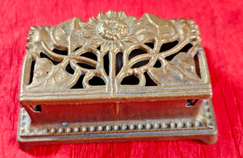 Ancienne boîte timbres bronze