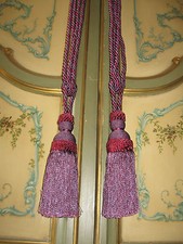 1 PAIRE D'EMBRASSES POMPON