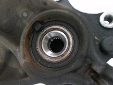 Pivot de moyeu avant gauche