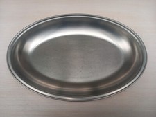 Plat creux ovale en inox 18/8 Guy Degrenne mesurant 34 cm X 23 cm