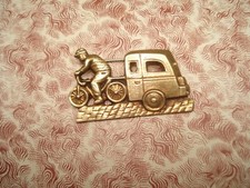 Broche Bronze VÉLO TAXI Années 40  WW2