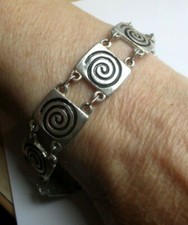 bracelet couleur argent maillons carré émail noir main de Fatma bijou rétro 3516