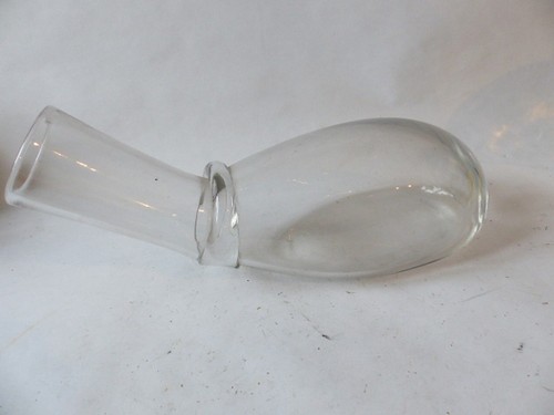 Ancien urinal verre - en,