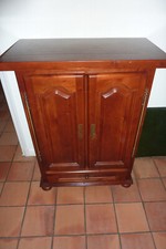 Petit Buffet en merisier massif avec 2 portes, 4 étagères et 1 tiroir