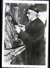 ROTHENEUF (35) Abbé QUEMERAIS / SCULPTEUR sur BOIS au travail dans son ATELIER