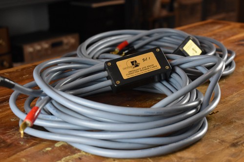 Cables haut parleur - haut,