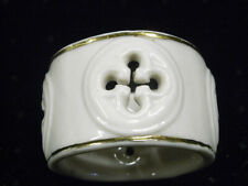 ANCIEN ROND DE SERVIETTE EN PORCELAINE AJOUREE DE 4OU CROIX TREFLE NAPKIN RING