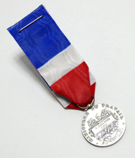MEDAILLE MINISTERE DU TRAVAIL ATTRIBUEE 2012 HONNEUR REPUBLIQUE FRANCAISE