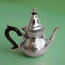théière marocaine en métal