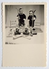 Jouets de noel 1952, publicité poupons tenue ski - Photo vintage snapshot