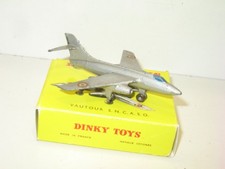 DINKY TOYS, avion militaire vautour