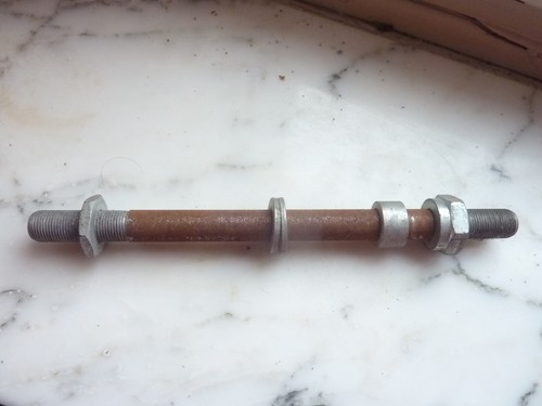 Nos ancien axe - roue, moto