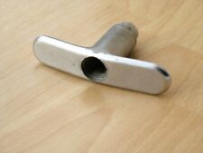 Citroën 2CV après 1966 , poignée de coffre malle arrière aspect aluminium grainé