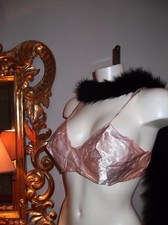 Vintage  SEXY PIN UP CLOTHING  soutien gorge en satin couleur saumon