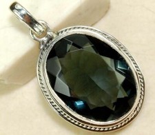 Pendentif en argent massif 925  et Iolite