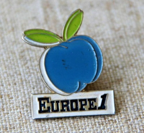 Ancien pin collector média - pin's,