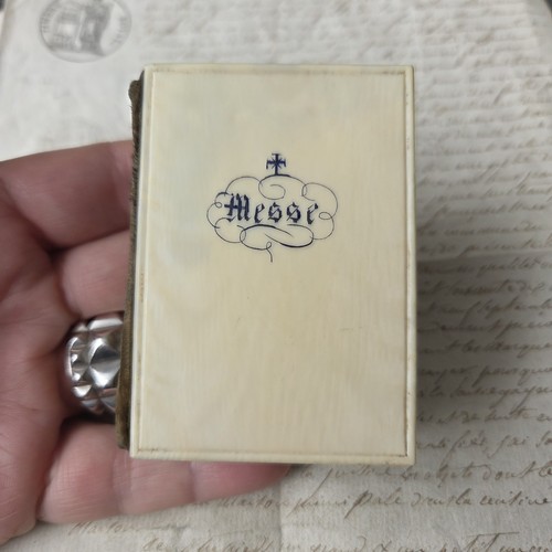 Minuscule livre petit - livre,