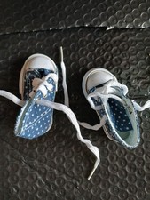 Chaussure basket pour poupée