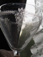 Duo de verres à vin en cristal gravé