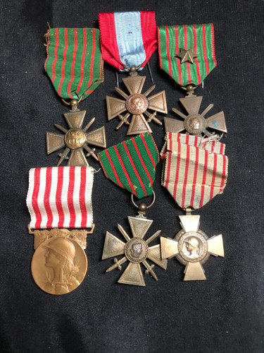 Lot insignes medailles - lot,