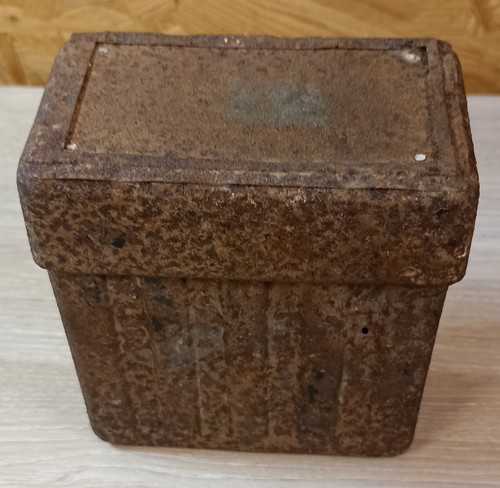 Boîte métallique médicale