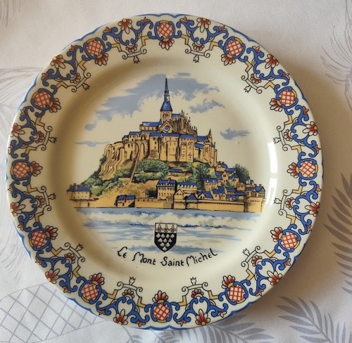 Assiette souvenir mont saint - mont,