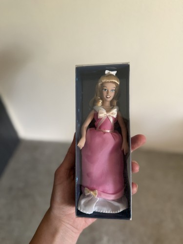 Poupee doll porcelaine disney - doll,