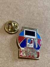 Pins collection Elf Pompe à essence 1970 pin's vintage pin publicitaire